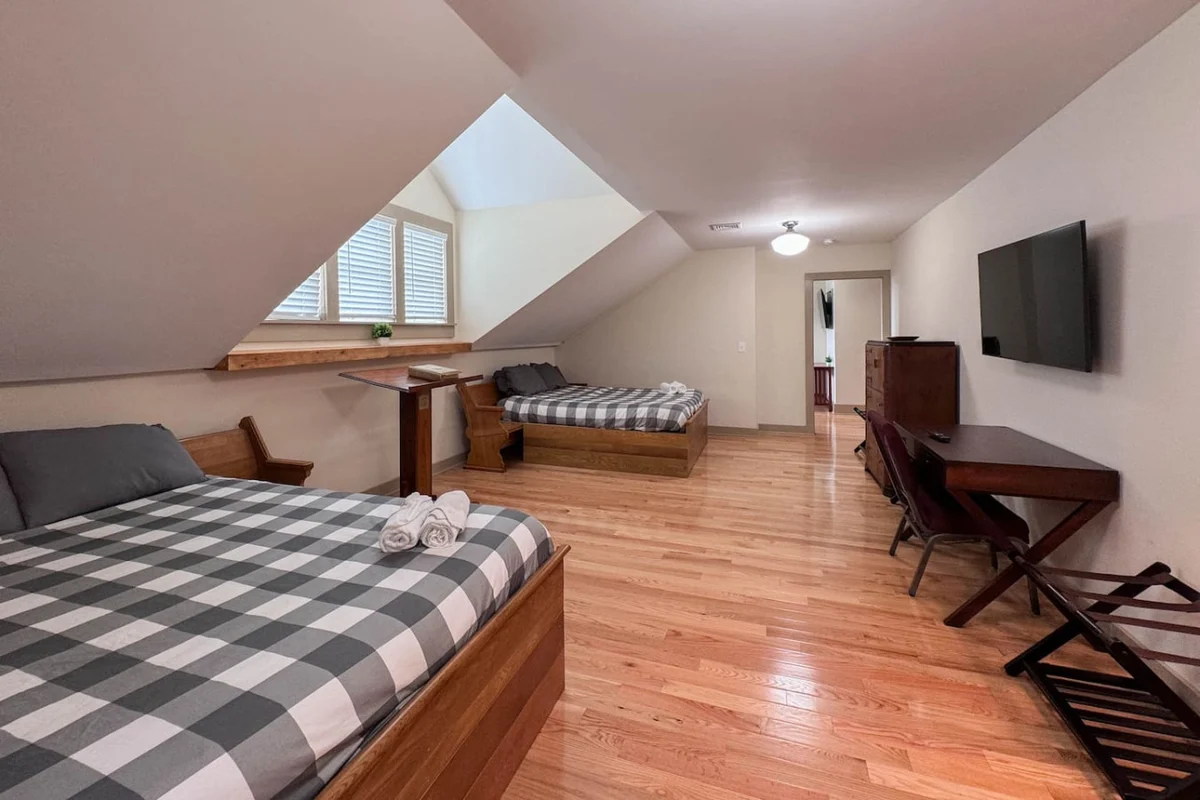 The Trilogy | Sleeps 36, 3 Hot Tubs, 19 Beds, Pond #16