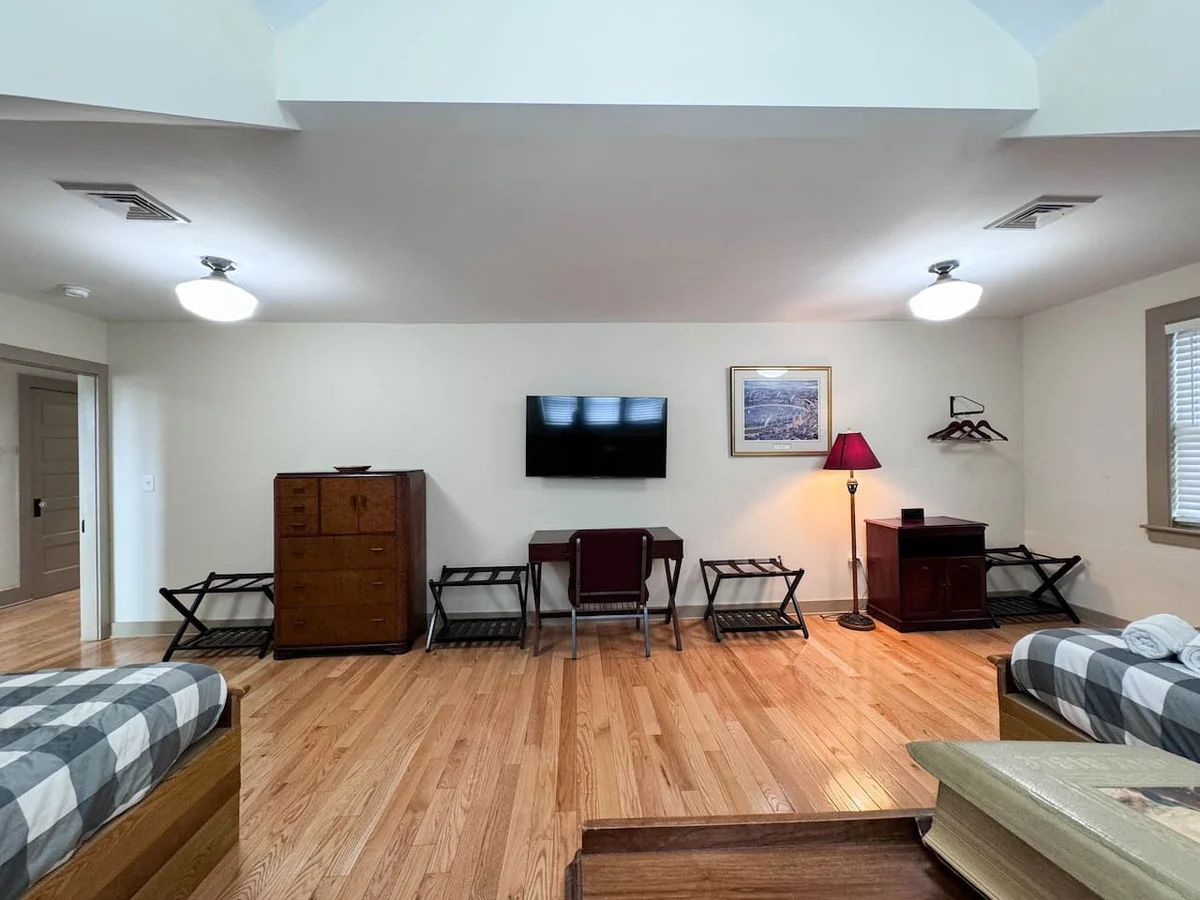 The Trilogy | Sleeps 36, 3 Hot Tubs, 19 Beds, Pond #17