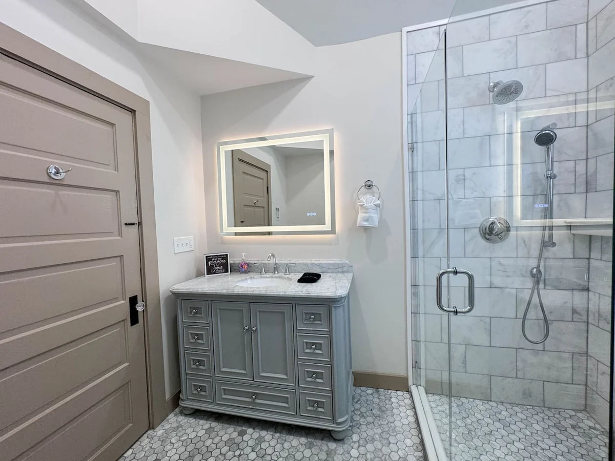 The Trilogy | Sleeps 36, 3 Hot Tubs, 19 Beds, Pond #23
