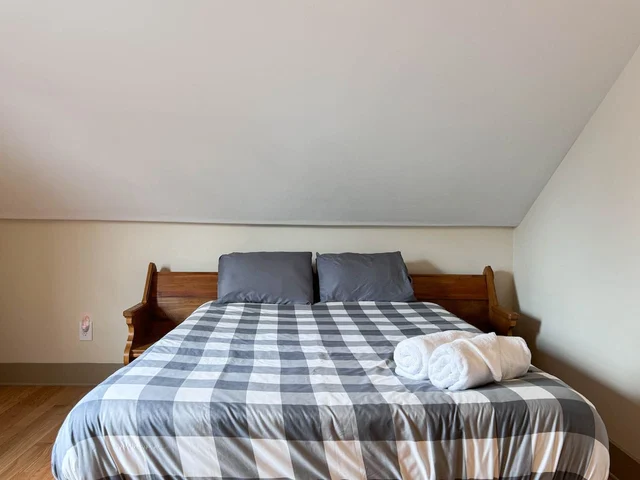 Bedroom 15 image 1