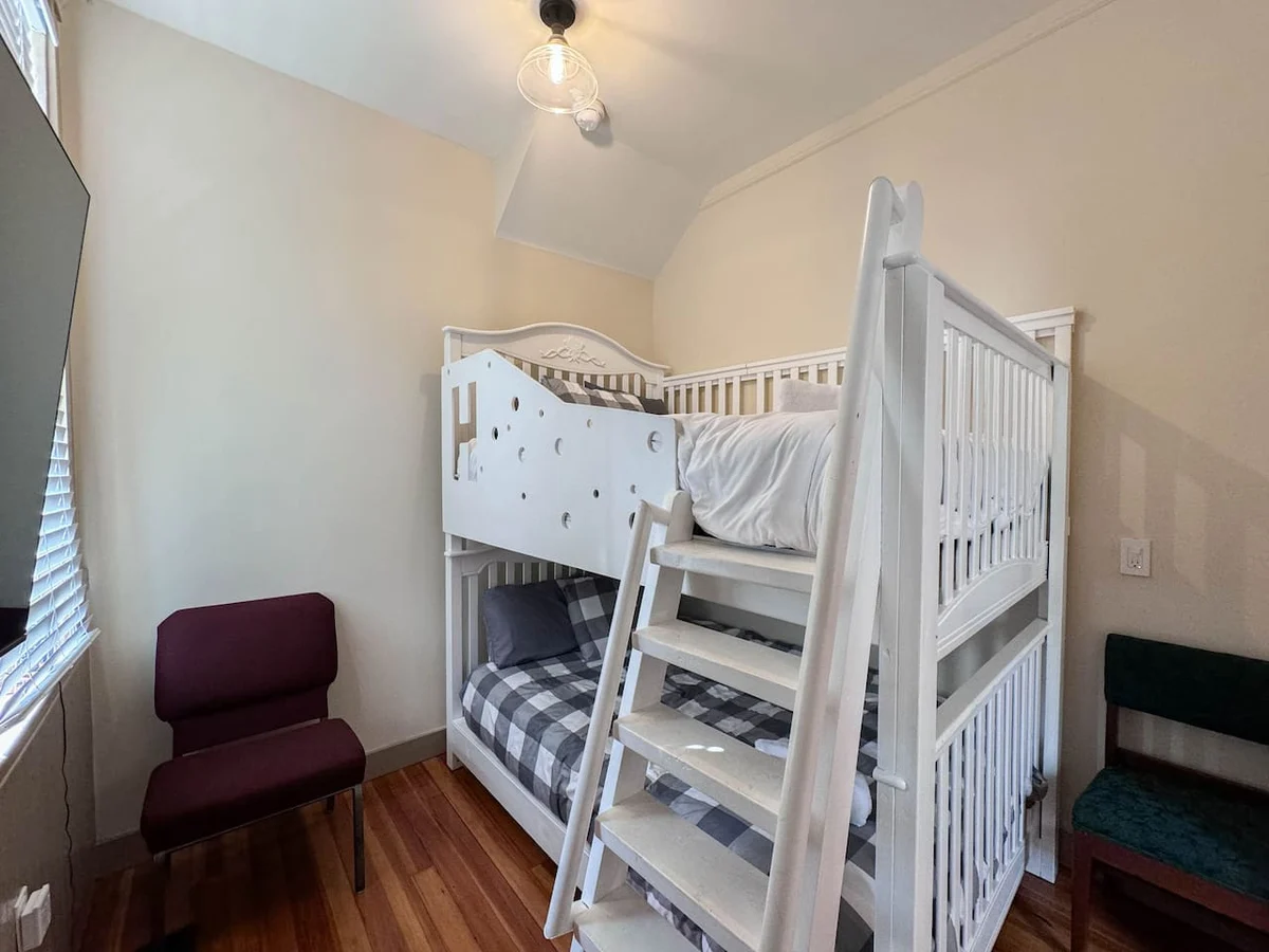 The Trilogy | Sleeps 36, 3 Hot Tubs, 19 Beds, Pond #82