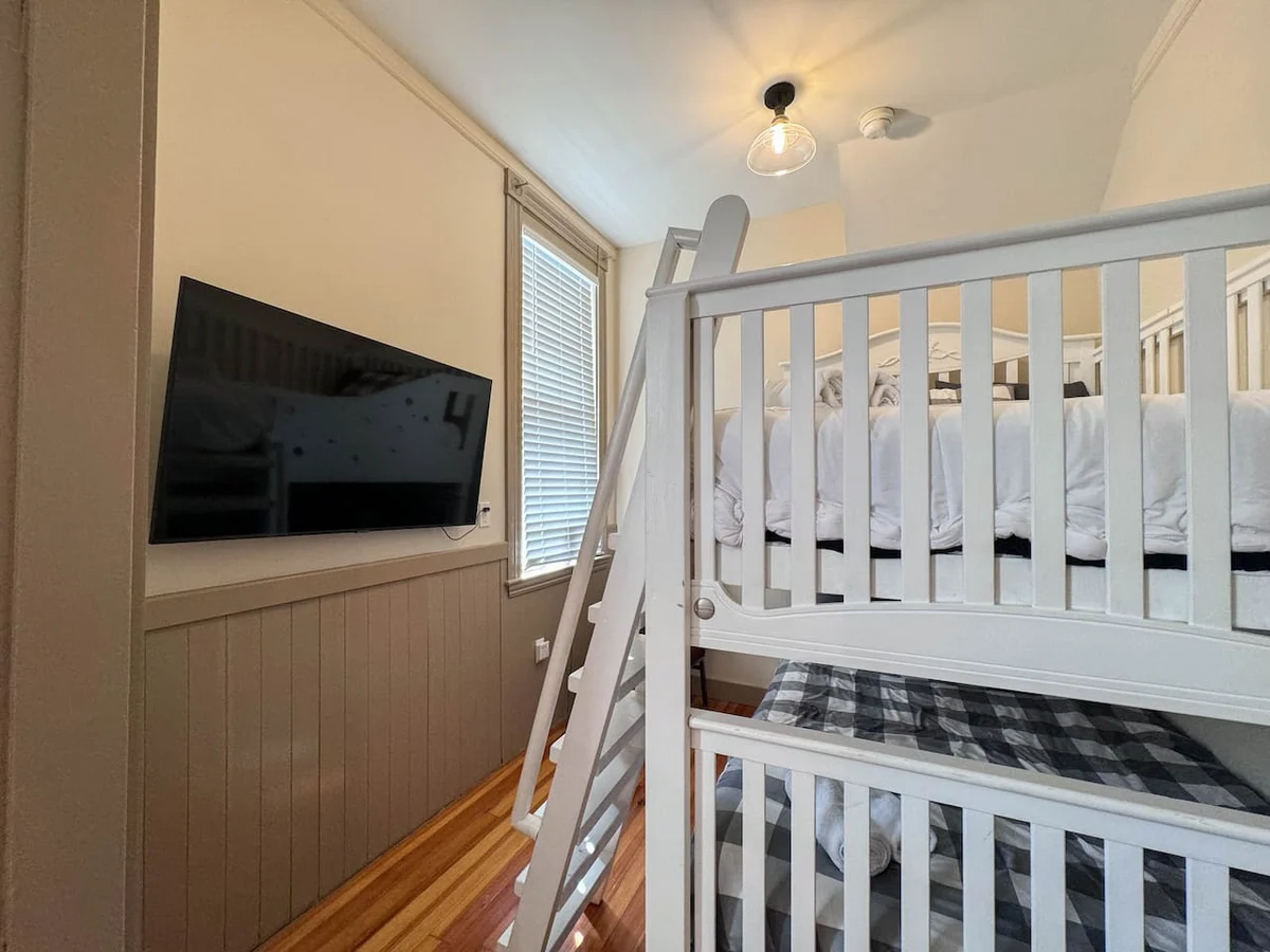 The Trilogy | Sleeps 36, 3 Hot Tubs, 19 Beds, Pond #46