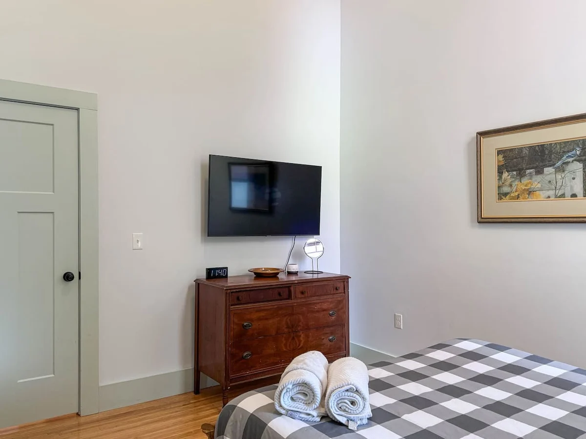 The Trilogy | Sleeps 36, 3 Hot Tubs, 19 Beds, Pond #100