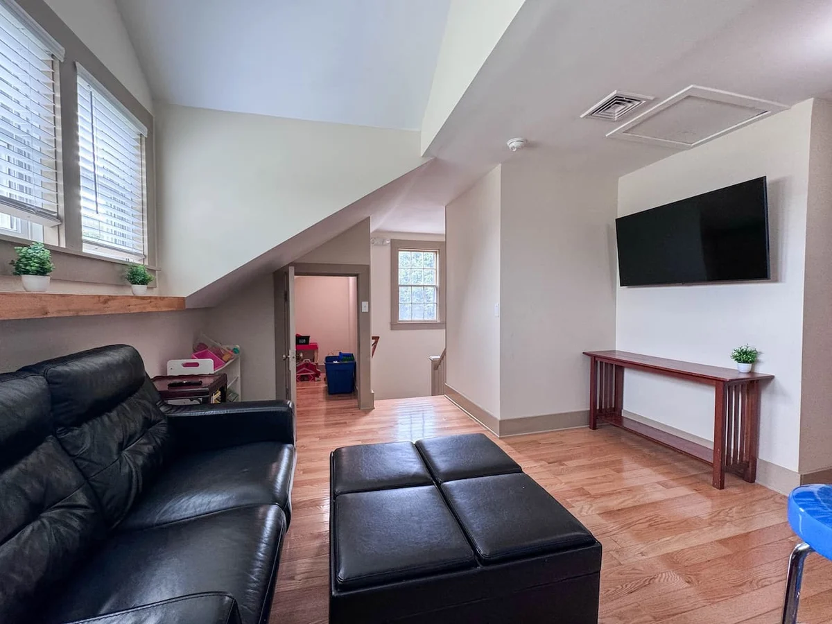 The Trilogy | Sleeps 36, 3 Hot Tubs, 19 Beds, Pond #121