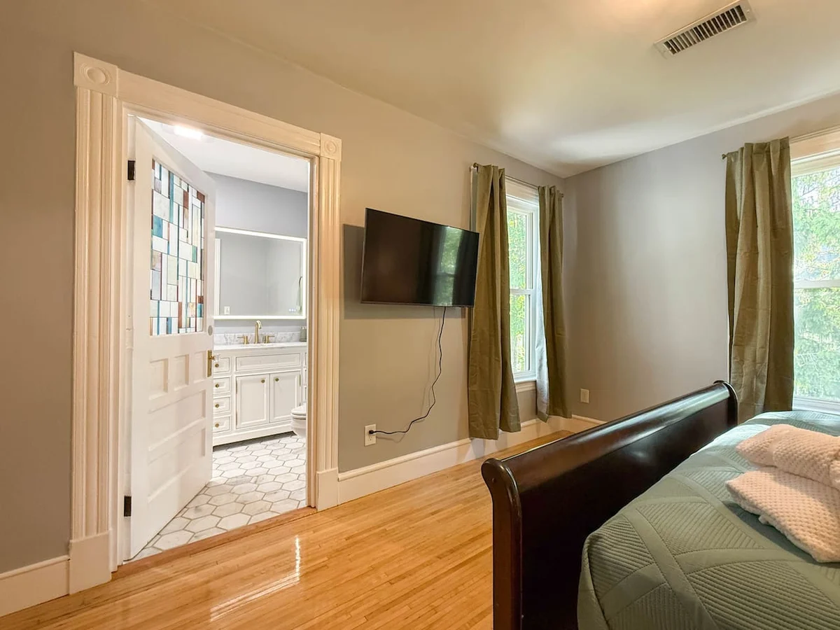 The Trilogy | Sleeps 36, 3 Hot Tubs, 19 Beds, Pond #137