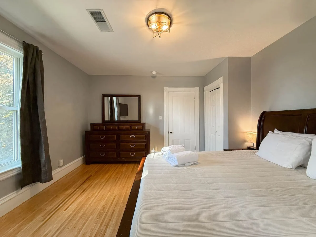 The Trilogy | Sleeps 36, 3 Hot Tubs, 19 Beds, Pond #145