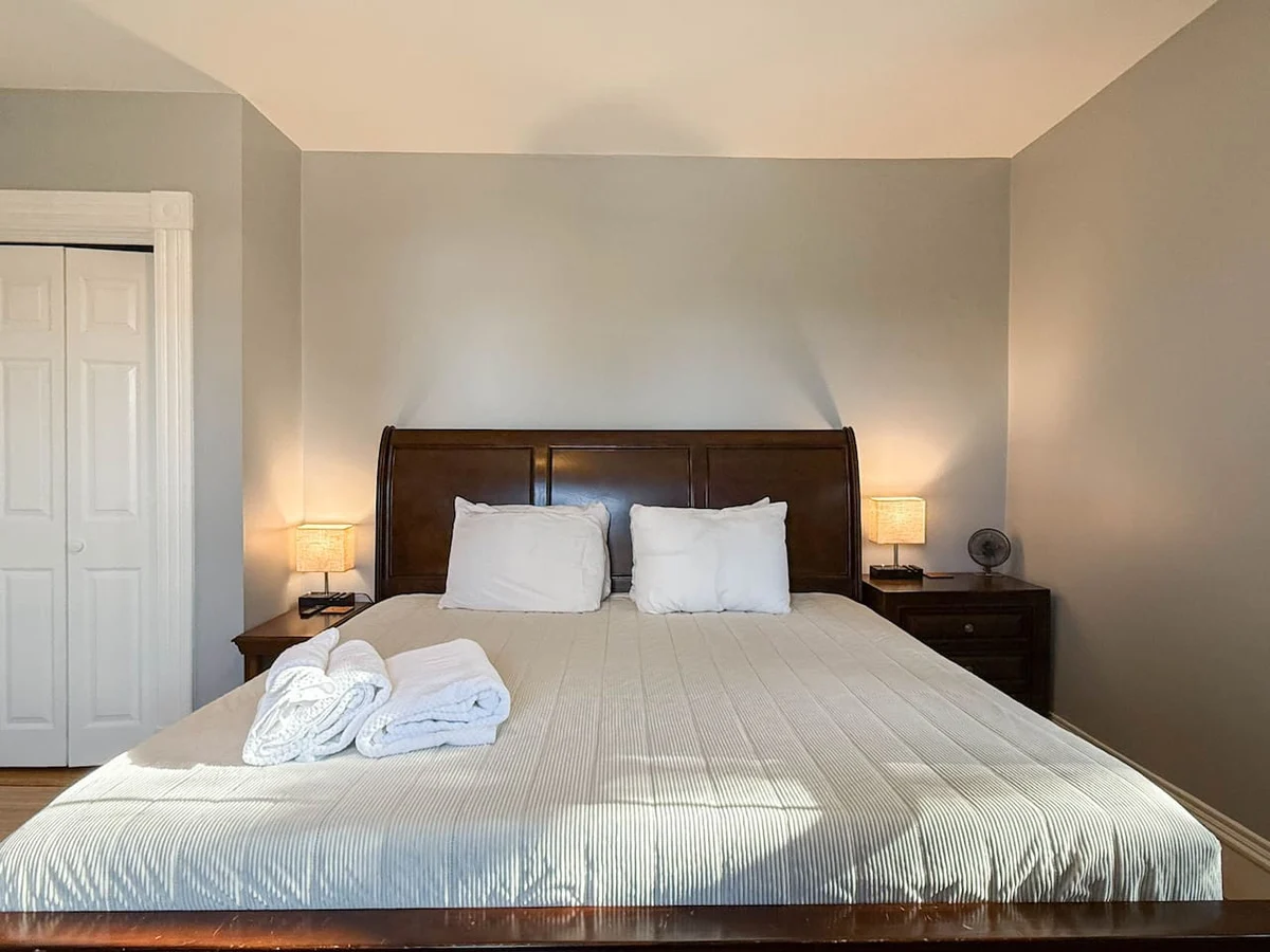 The Trilogy | Sleeps 36, 3 Hot Tubs, 19 Beds, Pond #146