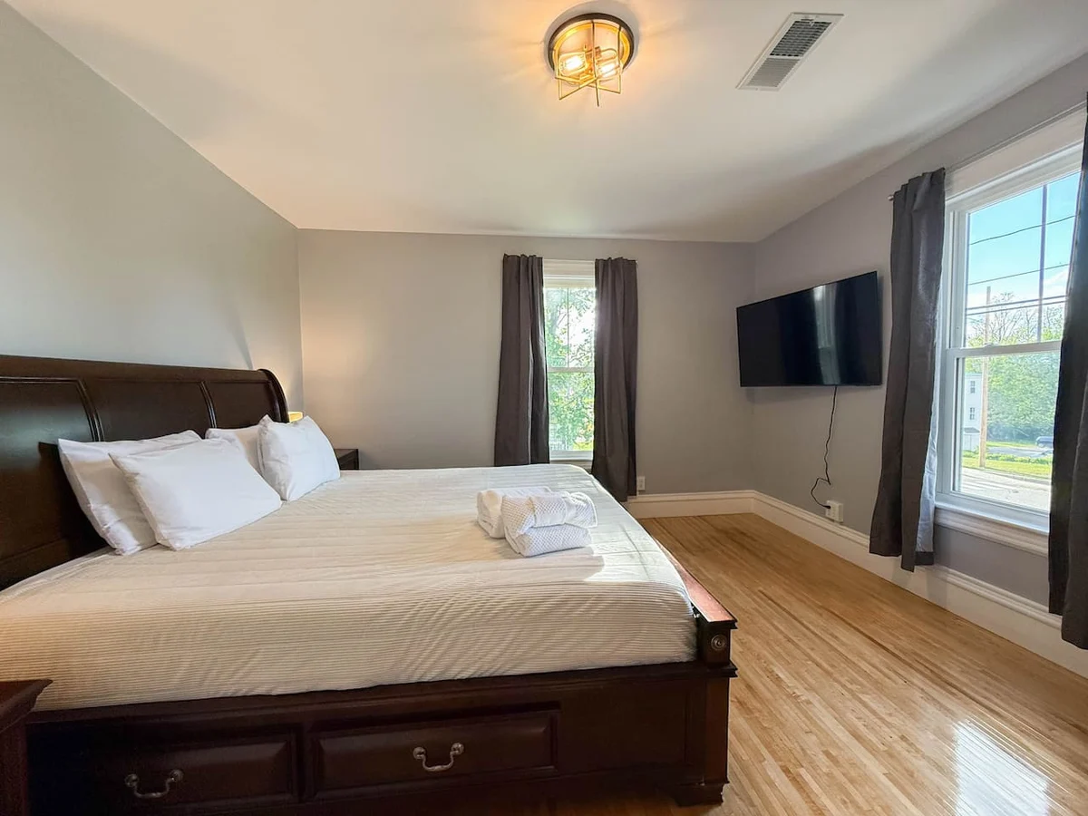 The Trilogy | Sleeps 36, 3 Hot Tubs, 19 Beds, Pond #147