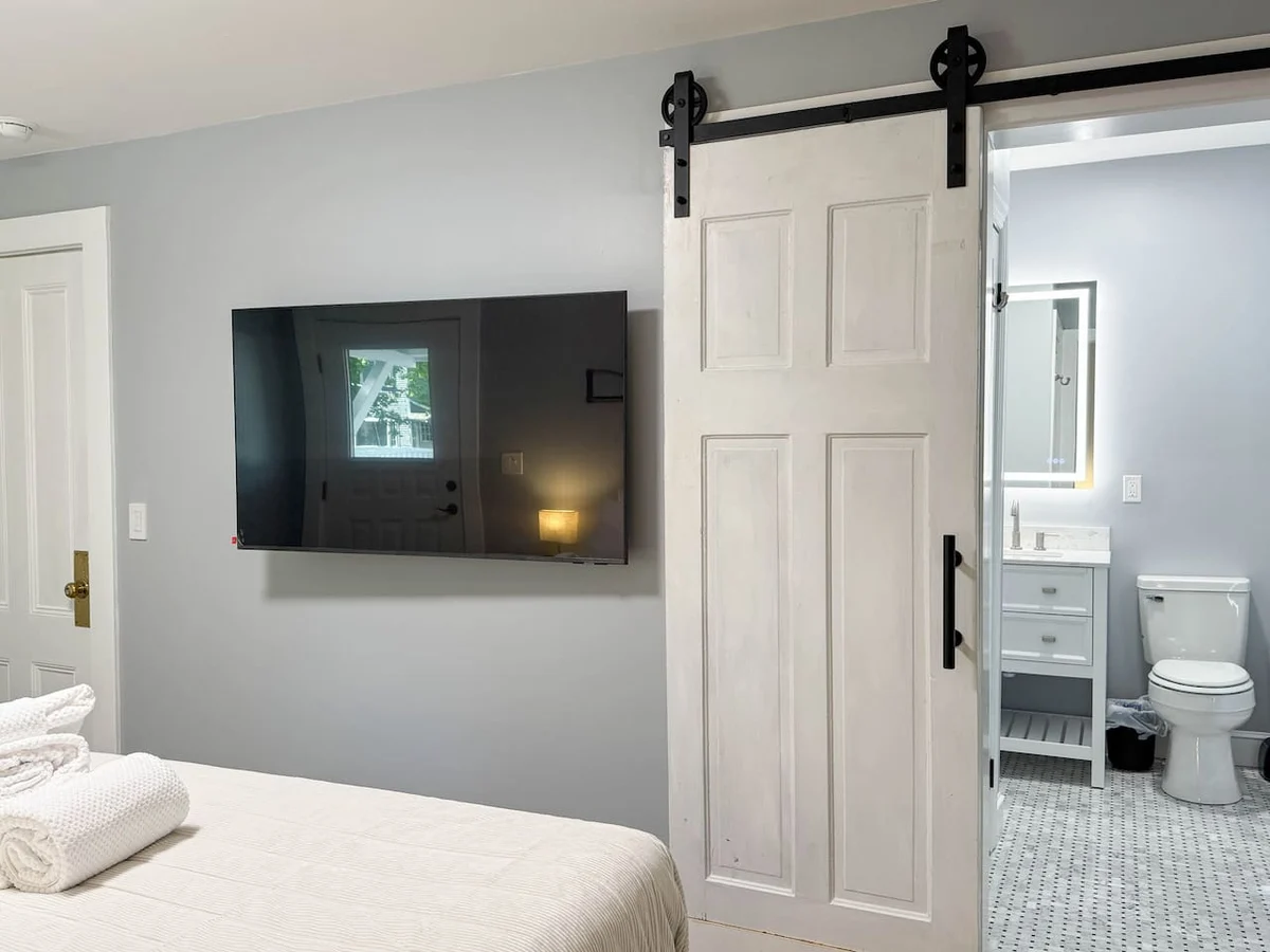 The Trilogy | Sleeps 36, 3 Hot Tubs, 19 Beds, Pond #152