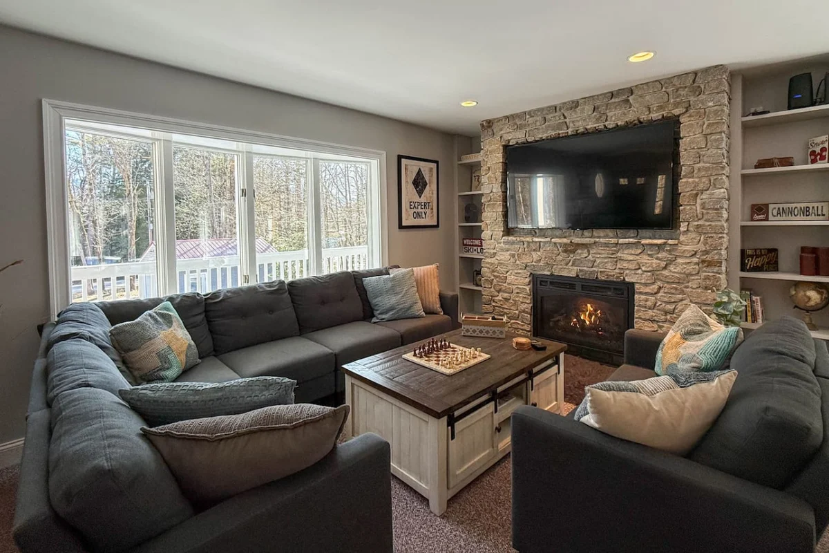 The West Nest | Private, Hot Tub, Central, 4 Bdrm #9