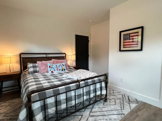 Bedroom 4 image 1
