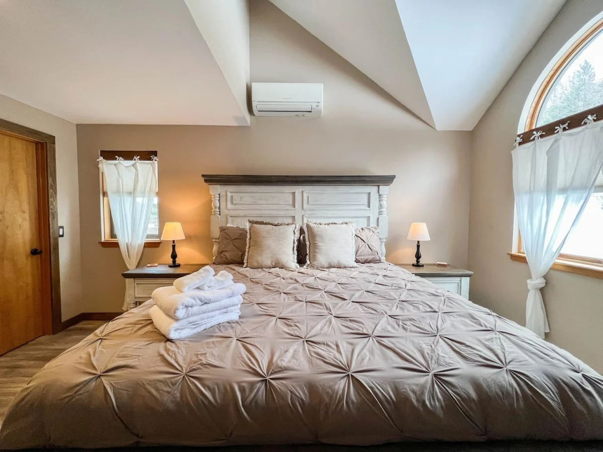 Bedroom 1 image 1