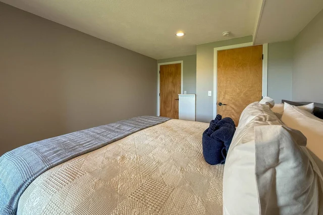 Bedroom 3 image 1