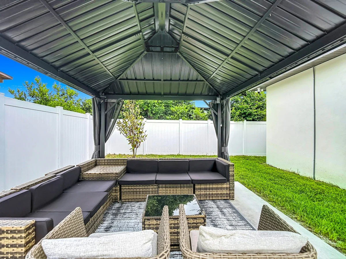 Designer 4 BR. Chef's Kitchen. Gazebo Outdoor Retreat. #19