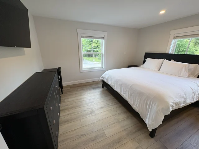 Bedroom 8 image 1