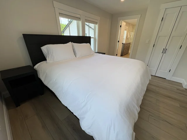Bedroom 9 image 1