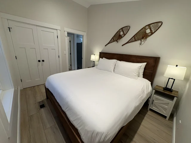 Bedroom 5 image 1