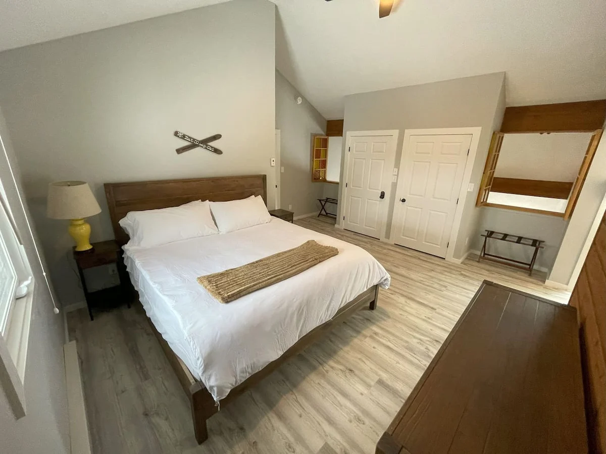 Jay Peak Luxury Tramside Condo | Ski-In/Out | Walk Everywhere | Steps to Waterpark | Dog Friendly #19