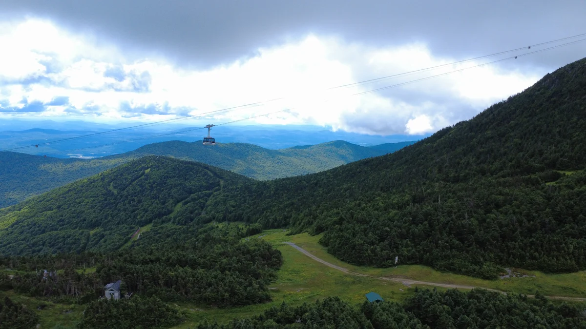 Jay Peak Luxury Tramside Condo | Ski-In/Out | Walk Everywhere | Steps to Waterpark | Dog Friendly #35