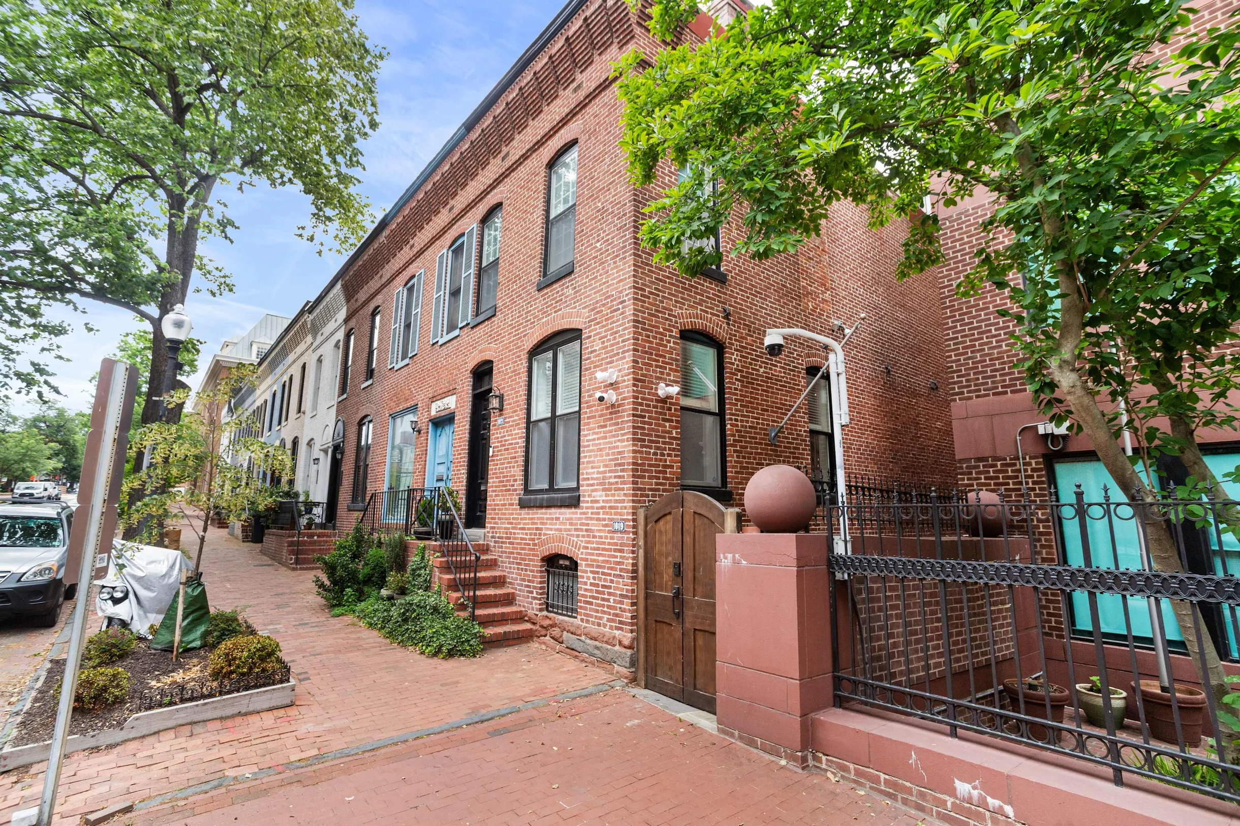 Apartment in District of Columbia property photo 2
