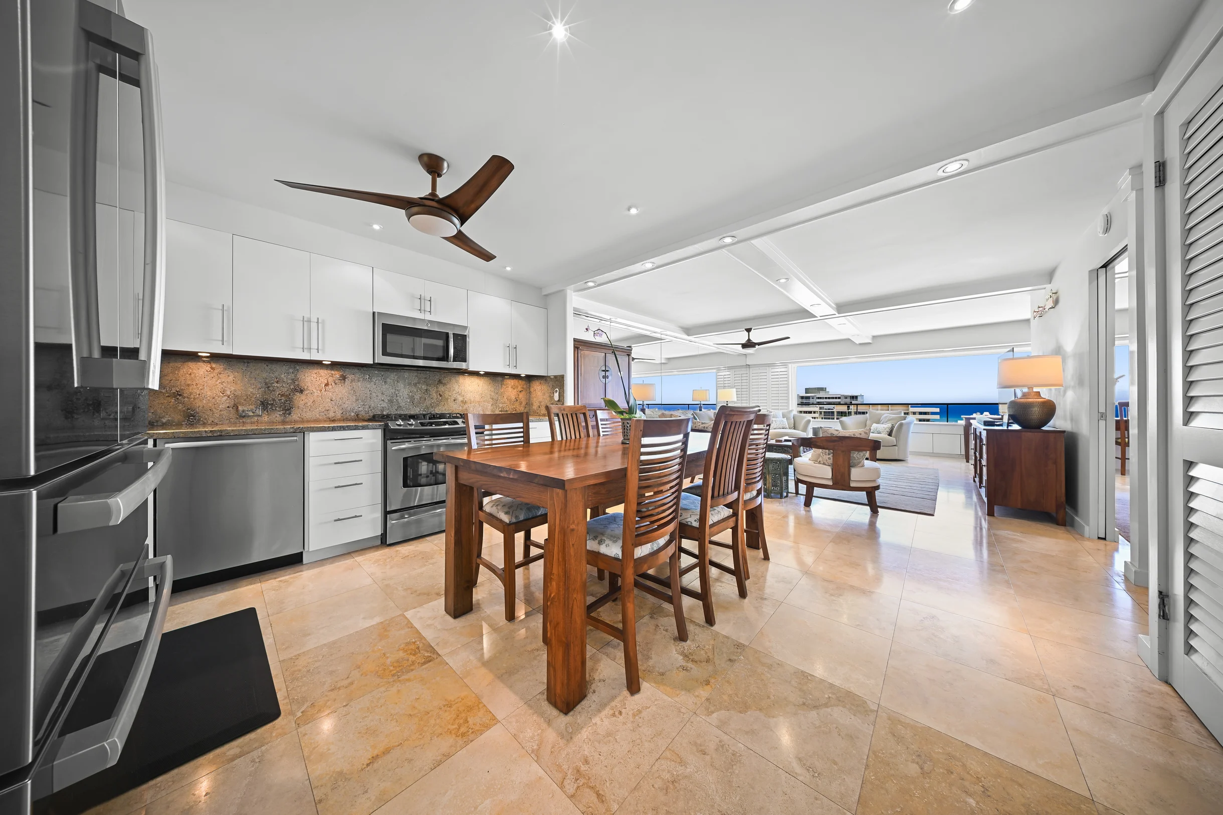 Condo in Honolulu property photo 5