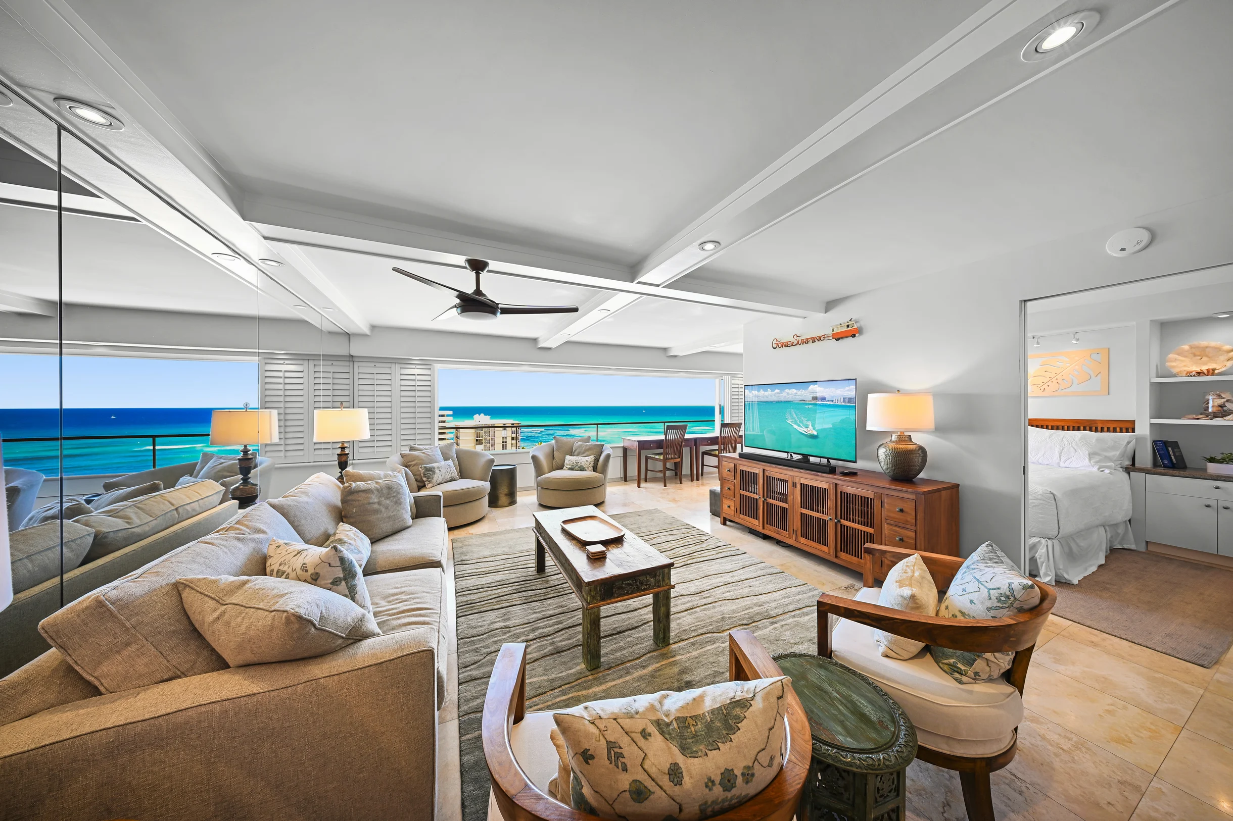 Condo in Honolulu property photo 1
