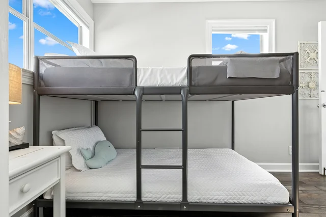 Bedroom 1 image 1