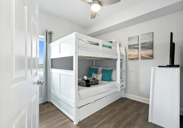 Bedroom 3 image 1