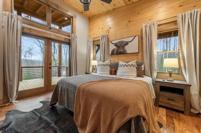 BEDROOM image 1