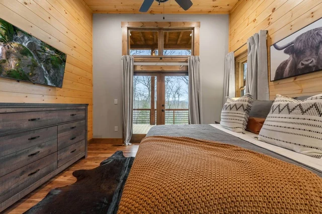 BEDROOM image 1