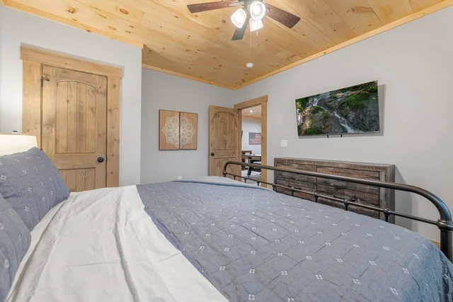 BEDROOM image 1