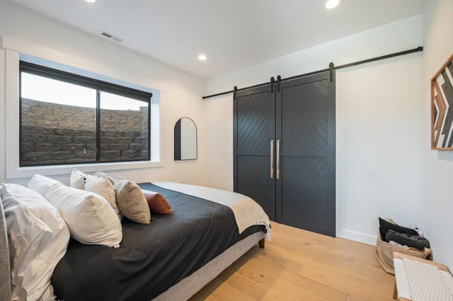 Bedroom 6 image 1