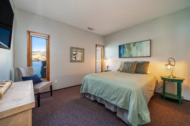 Bedroom 1 image 1