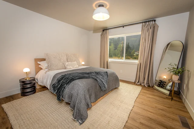 Bedroom 5 image 1