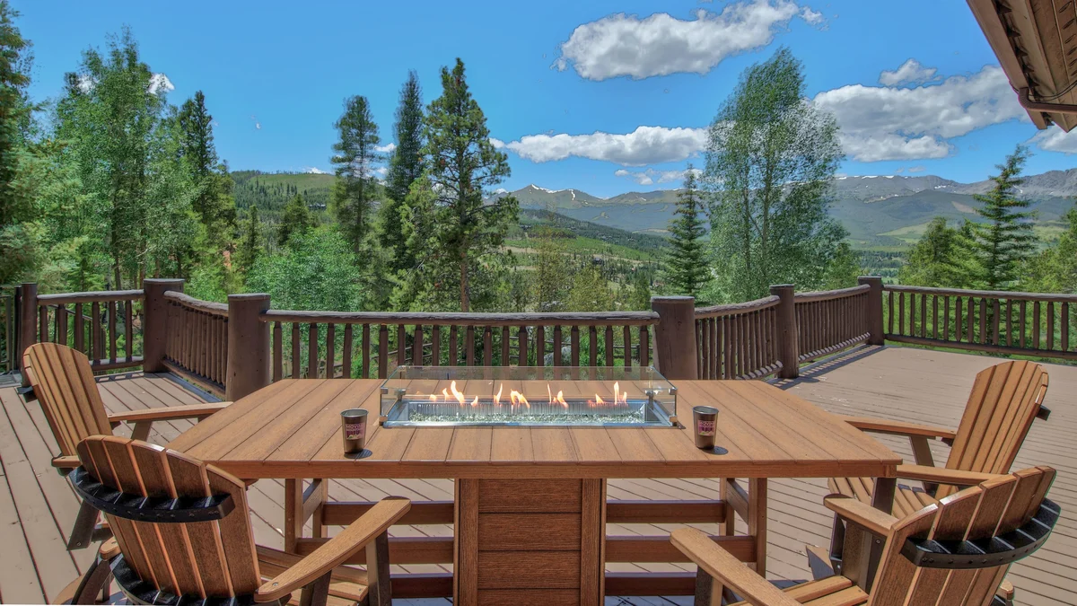 Alpenglow Peaks Lodge property photo 3