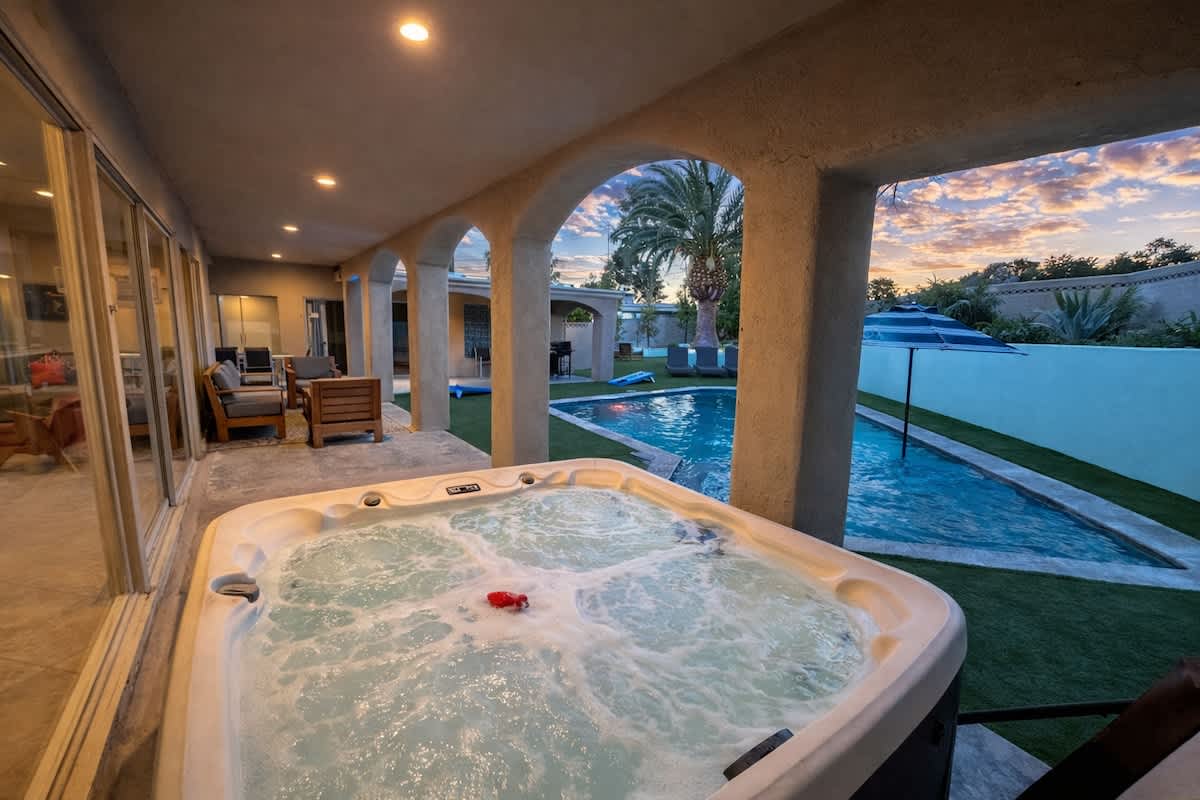 Home in Las Vegas property photo 3