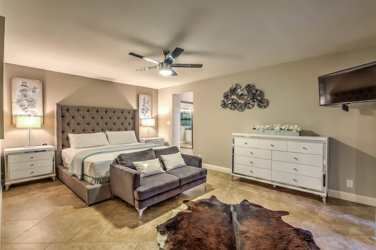 Bedroom 1 image 1