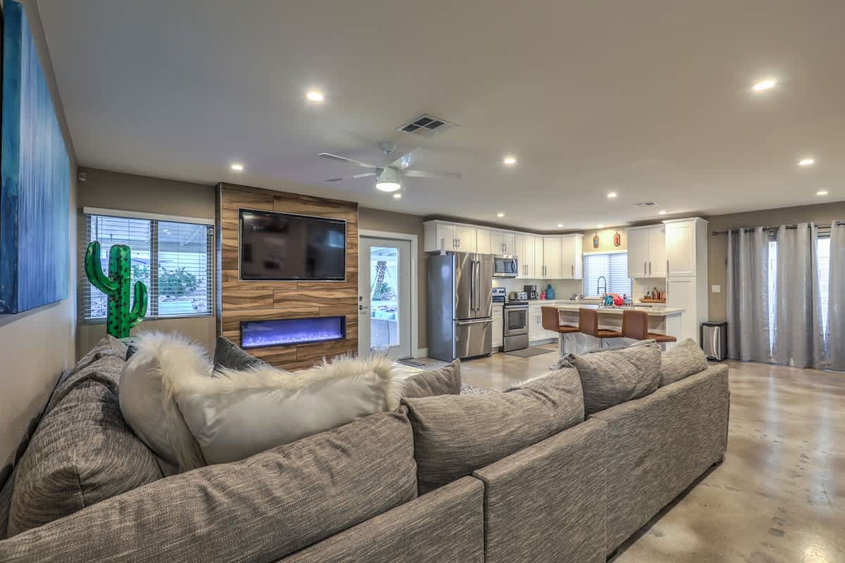 Home in Las Vegas property photo 3