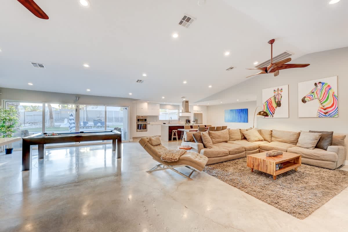 Home in Las Vegas property photo 4
