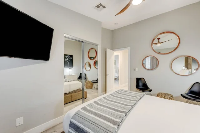 Bedroom 5 image 1