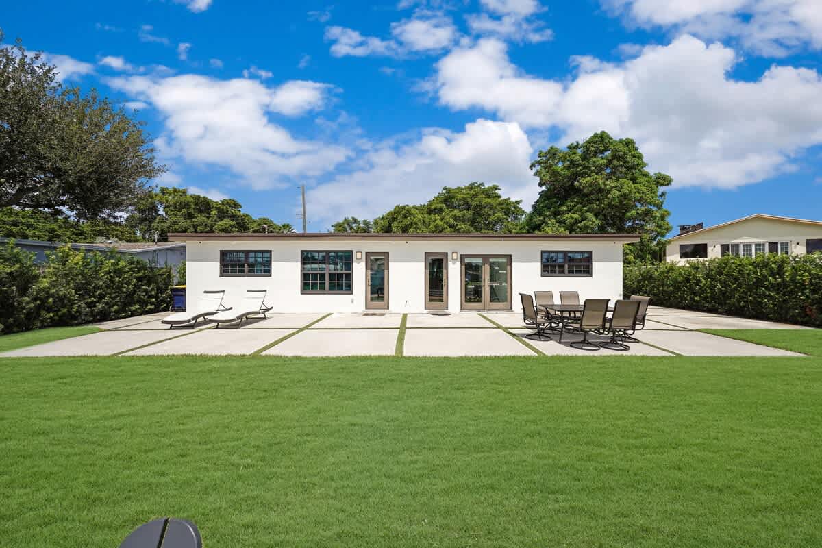 Home in Dania Beach property photo 3