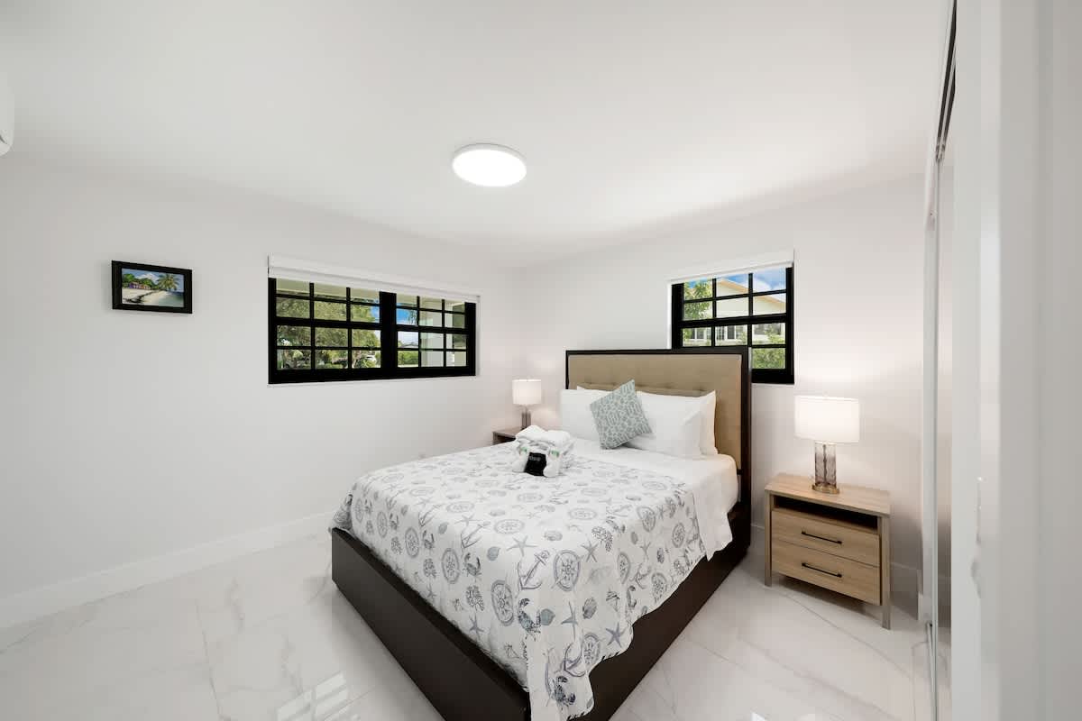 Home in Dania Beach property photo 2