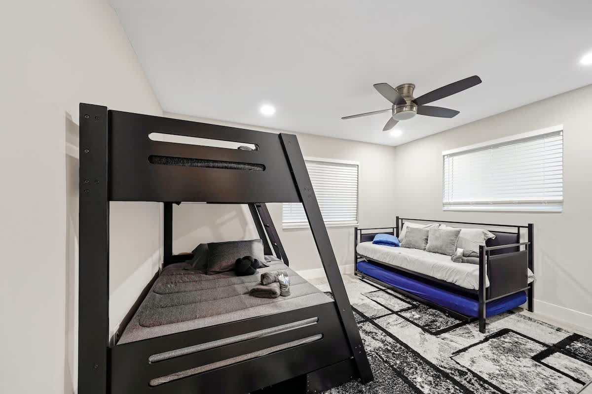 Bedroom image 1