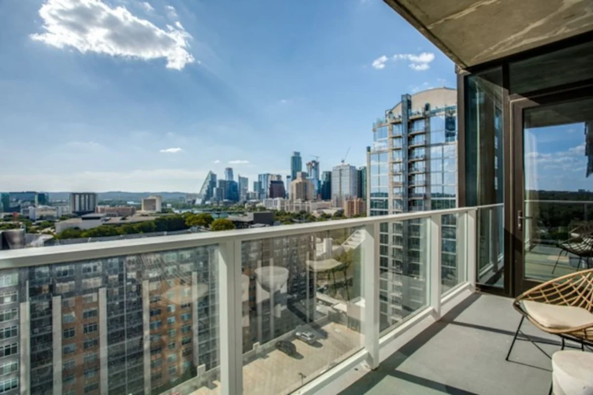 2 BR Lux Panoramic View | Rainey #13