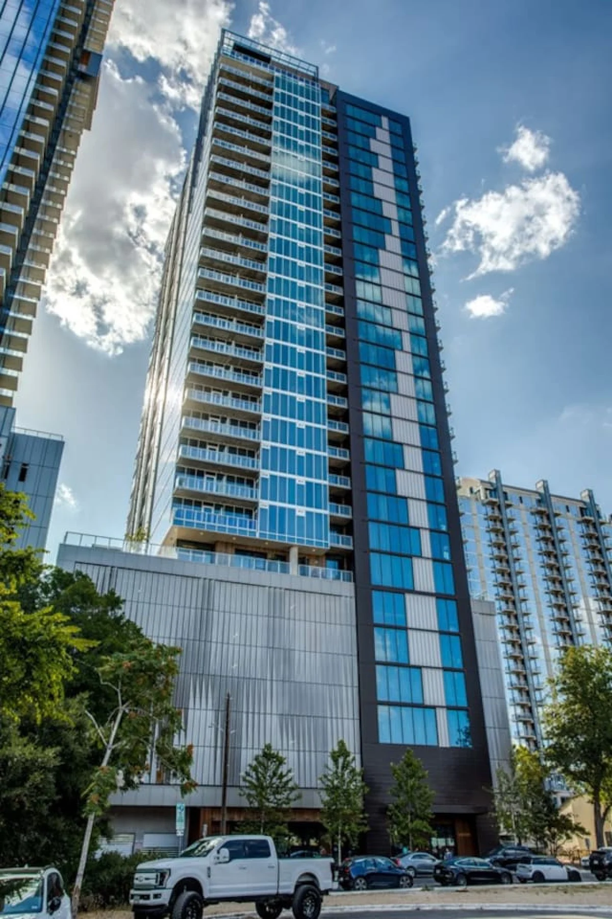 2 BR Lux Panoramic View | Rainey #35