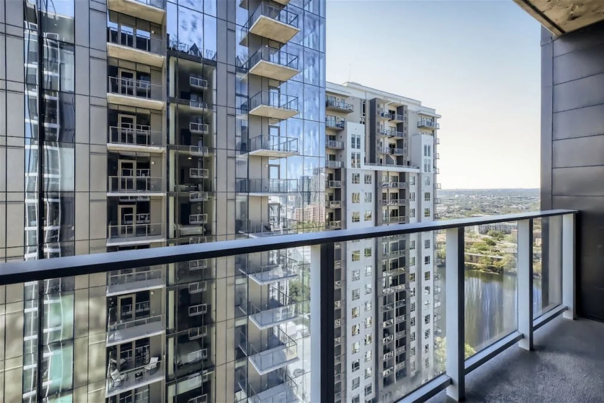 2BD Condo-Rainey St-Best views-RT Pool #22