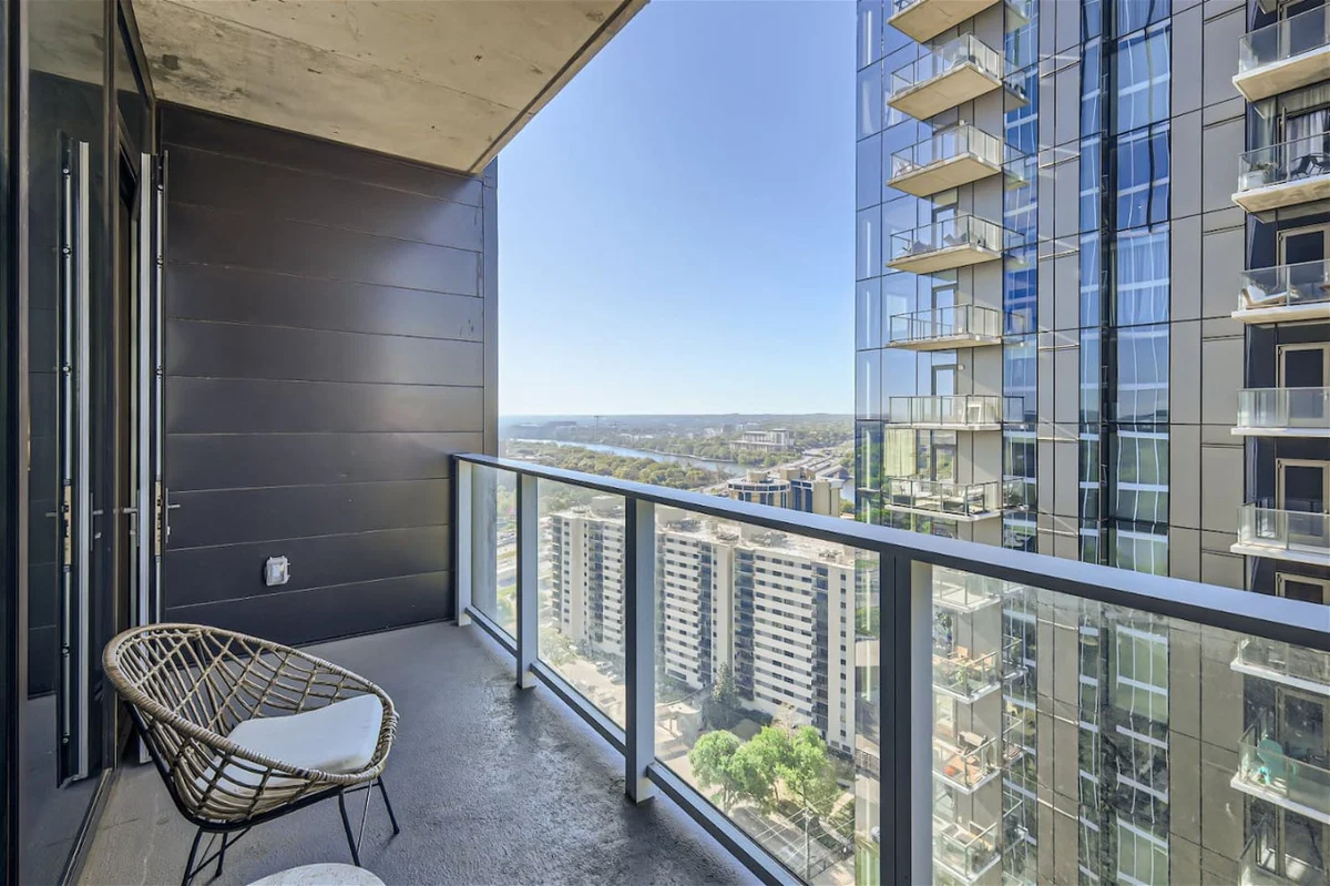 2BR + Luxury +Views +Rooftop pool in Austin #4