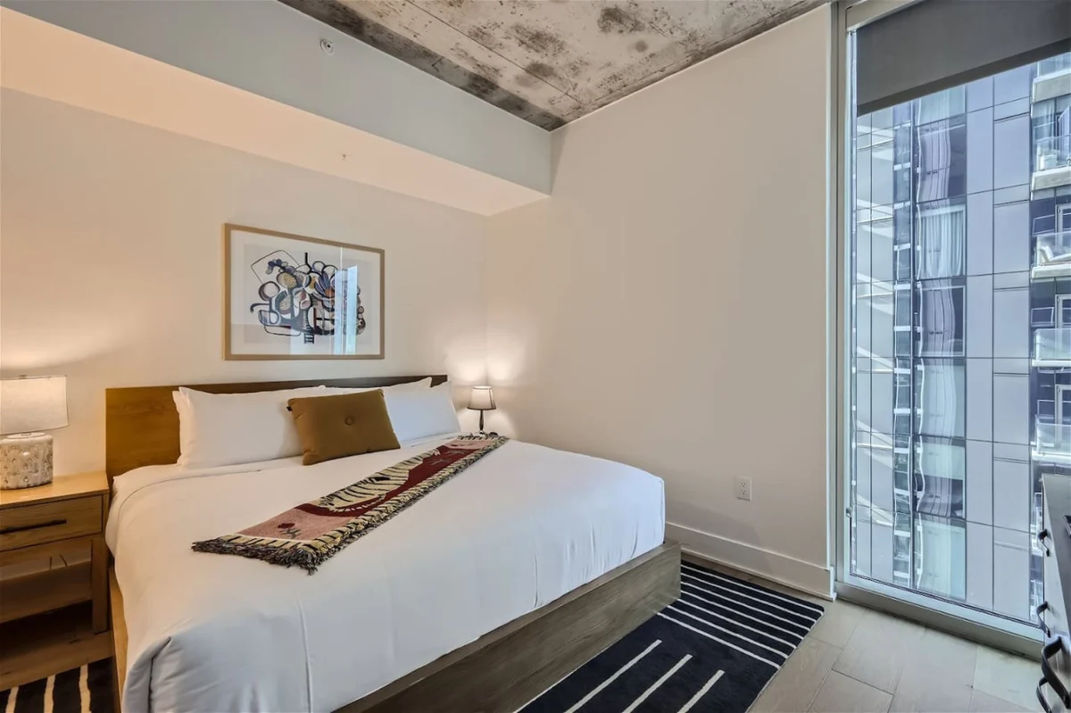 2BR + Luxury +Views +Rooftop pool in Austin #8