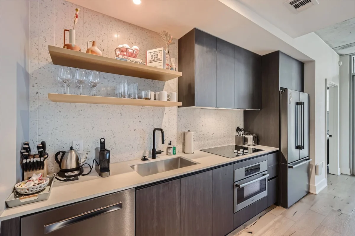 2BR + Luxury +Views +Rooftop pool in Austin #3
