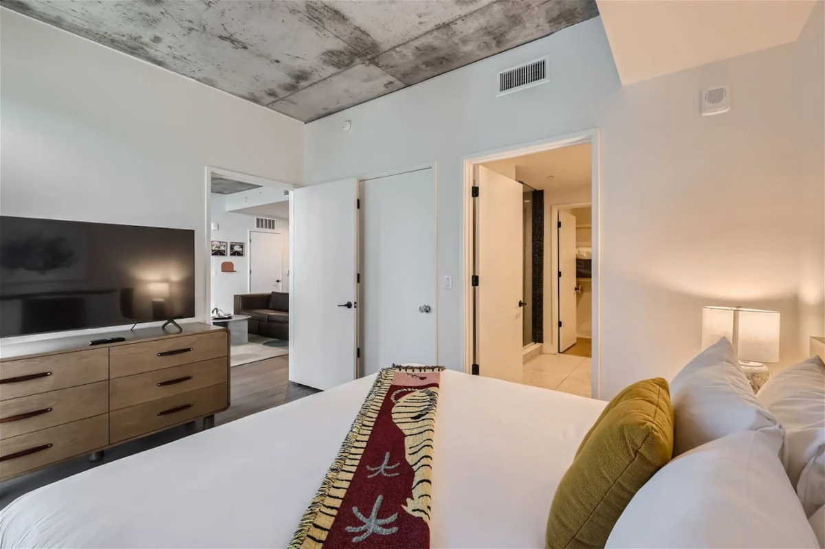 2BR + Luxury +Views +Rooftop pool in Austin #7